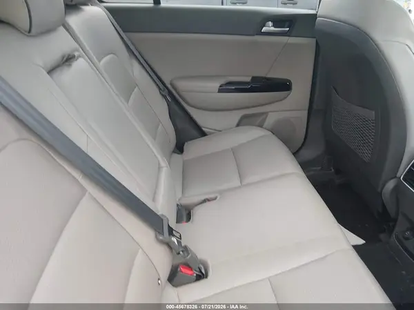 KNDPRCA62H7084656 2017 KIA SPORTAGE - Image 8