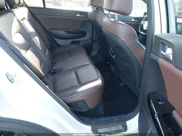 KNDPRCA63H7206201 2017 KIA SPORTAGE - Image 8