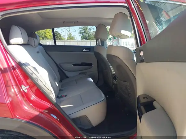 KNDPRCA63H7280329 2017 KIA SPORTAGE - Image 8