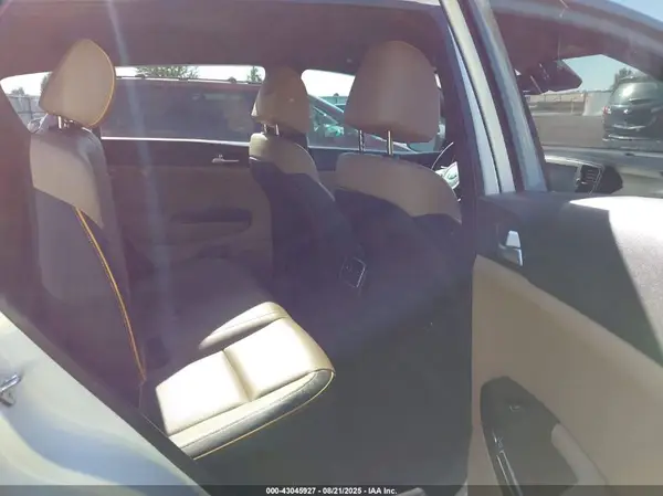 KNDPRCA64H7255942 2017 KIA SPORTAGE - Image 8