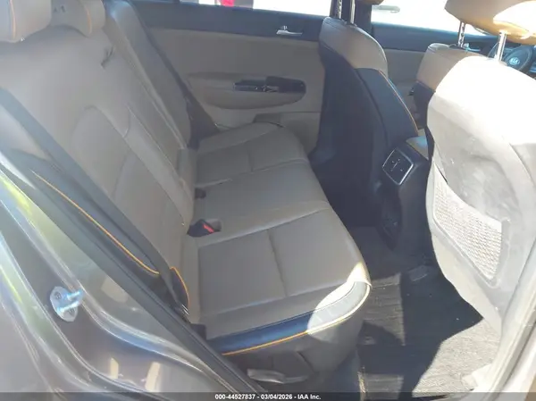 KNDPRCA65H7099555 2017 KIA SPORTAGE - Image 8