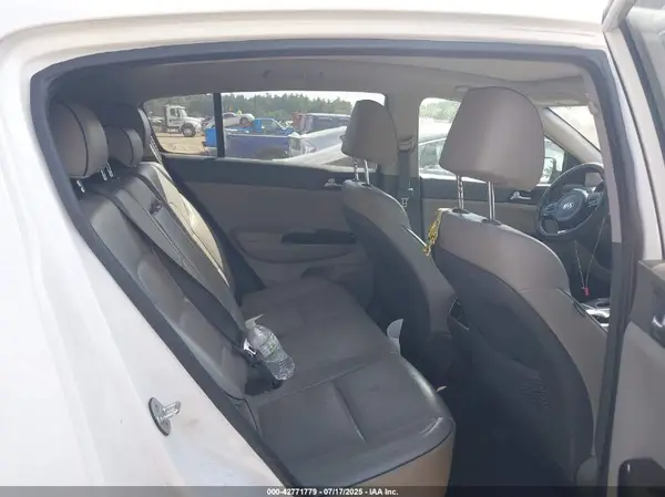 KNDPRCA66H7190883 2017 KIA SPORTAGE - Image 8