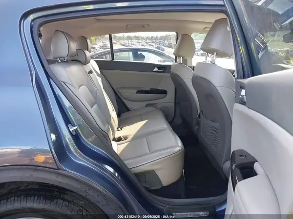 KNDPRCA66J7449829 2018 KIA SPORTAGE - Image 8