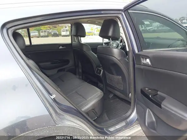 KNDPRCA67H7049515 2017 KIA SPORTAGE - Image 8