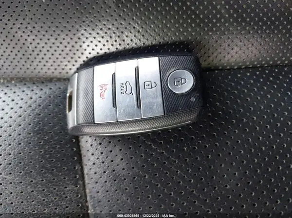 KNDPRCA67H7208615 2017 KIA SPORTAGE - Image 8
