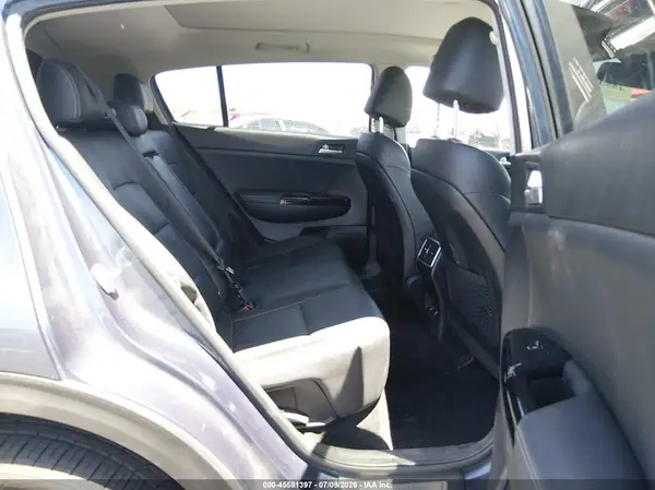 KNDPRCA67J7353806 2018 KIA SPORTAGE - Image 8