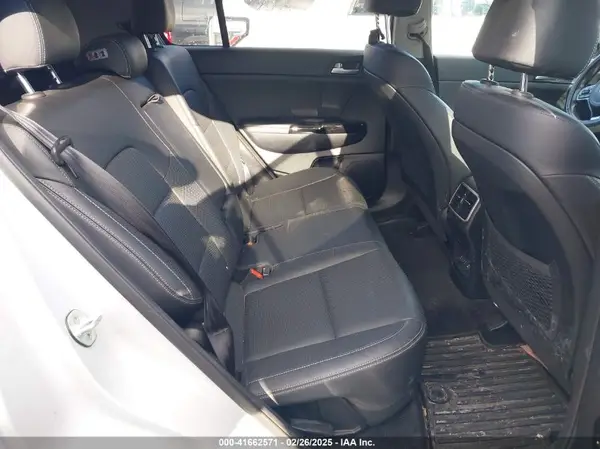 KNDPRCA67J7371951 2018 KIA SPORTAGE - Image 8
