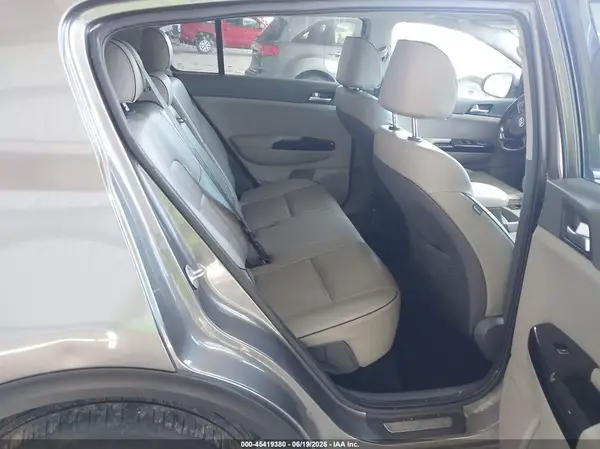 KNDPRCA67K7551481 2019 KIA SPORTAGE - Image 8