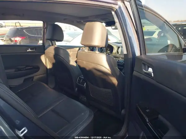 KNDPRCA6XJ7372611 2018 KIA SPORTAGE - Image 8