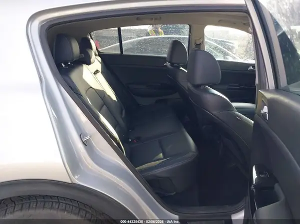 KNDPRCA6XJ7483109 2018 KIA SPORTAGE - Image 8