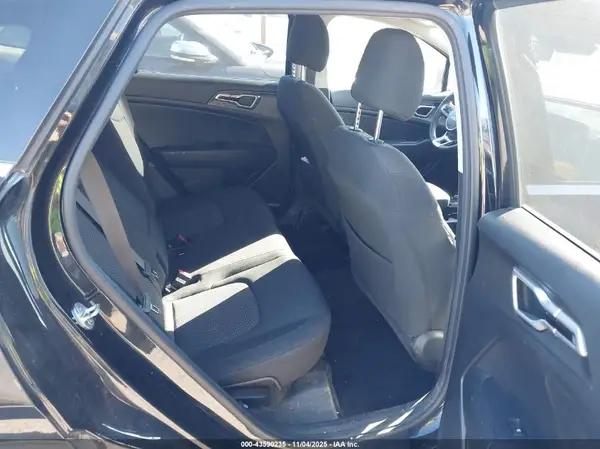 KNDPUCAF4P7050960 2023 KIA SPORTAGE - Image 8