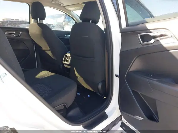 KNDPUCAF5P7163378 2023 KIA SPORTAGE - Image 8