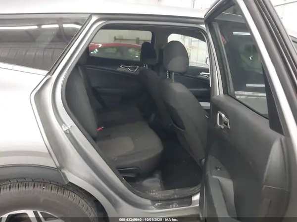 KNDPUCAF8P7050671 2023 KIA SPORTAGE - Image 8