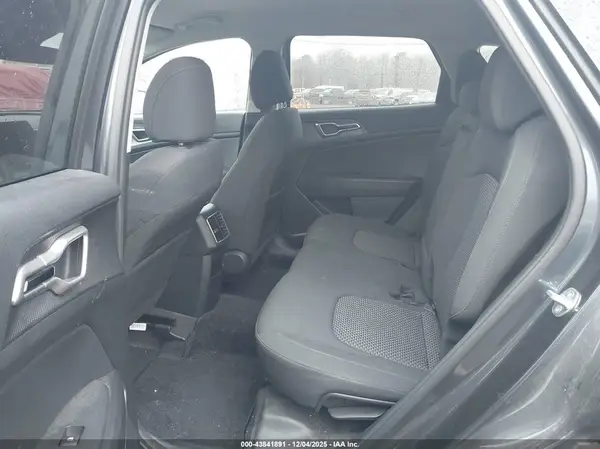 KNDPUCAF8P7180501 2023 KIA SPORTAGE - Image 8