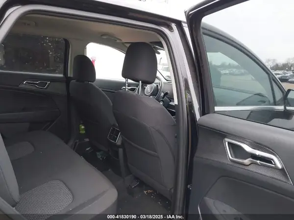 KNDPUCAG4P7115010 2023 KIA SPORTAGE - Image 8