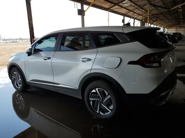 KNDPUCAG8P7028291 2023 KIA SPORTAGE - Image 2