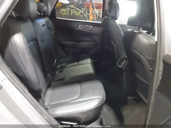 KNDPVCAF0P7096198 2023 KIA SPORTAGE - Image 8