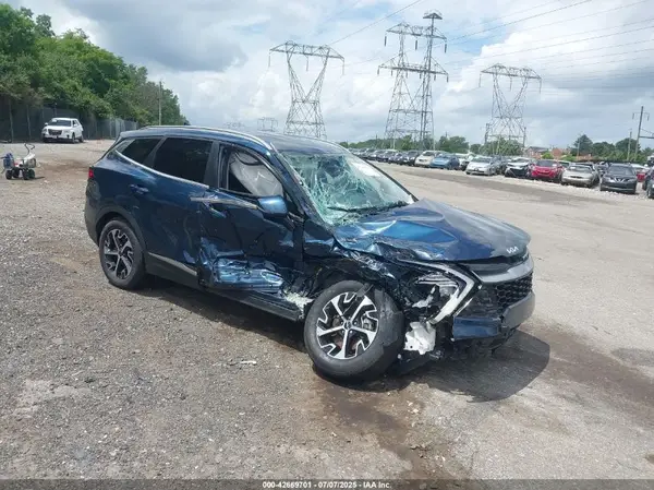 KNDPVCAG9P7072166 2023 KIA SPORTAGE - Image 1