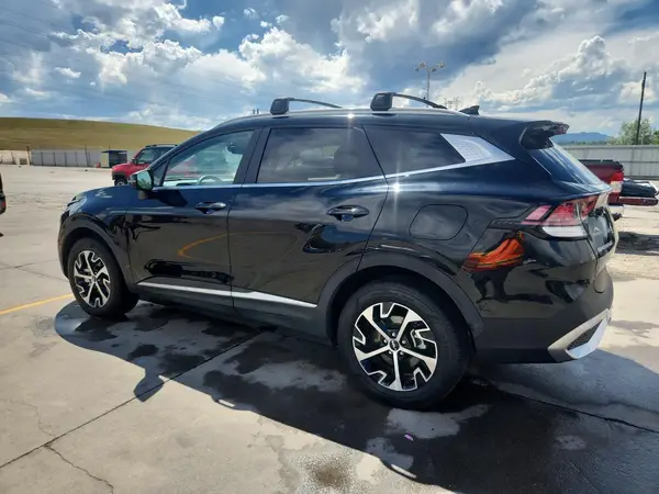 KNDPVCAGXP7068918 2023 KIA SPORTAGE - Image 2