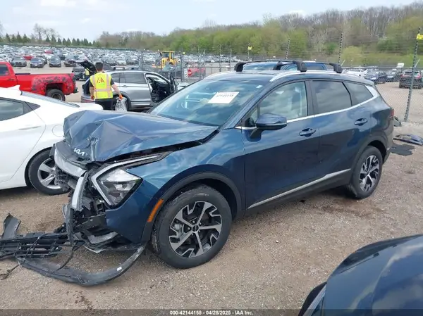 KNDPVCAGXP7104090 2023 KIA SPORTAGE - Image 2