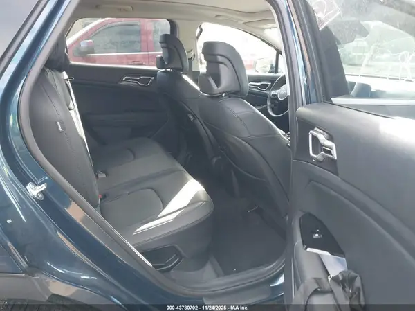 KNDPVCDG2S7233588 2025 KIA SPORTAGE - Image 8