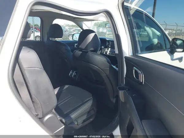 KNDRG4LG5M5038433 2021 KIA SORENTO - Image 8