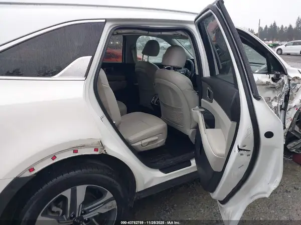 KNDRHDLG1R5235488 2024 KIA SORENTO - Image 8