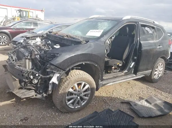 KNMA72MT3JP585693 2018 NISSAN ROGUE - Image 2