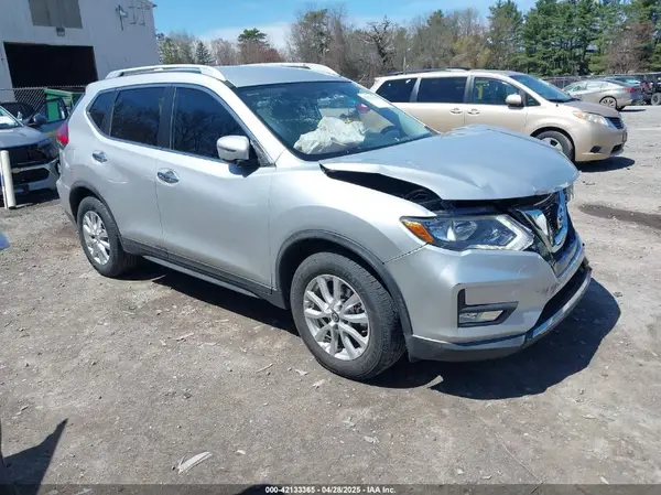 KNMAT2MT0HP519578 2017 NISSAN ROGUE - Image 1