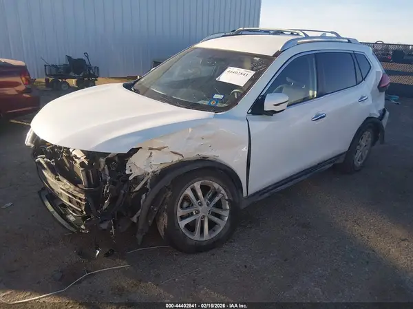 KNMAT2MT0HP522755 2017 NISSAN ROGUE - Image 2