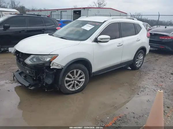 KNMAT2MT0HP529527 2017 NISSAN ROGUE - Image 2
