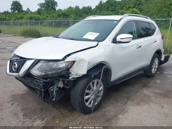 KNMAT2MT0HP557019 2017 NISSAN ROGUE - Image 2