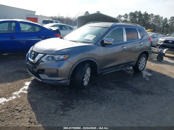 KNMAT2MT0HP568120 2017 NISSAN ROGUE - Image 2