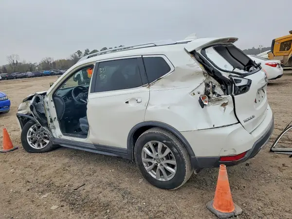 KNMAT2MT0HP577111 2017 NISSAN ROGUE - Image 2