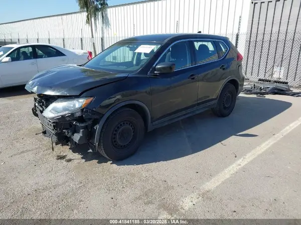 KNMAT2MT0HP581076 2017 NISSAN ROGUE - Image 2