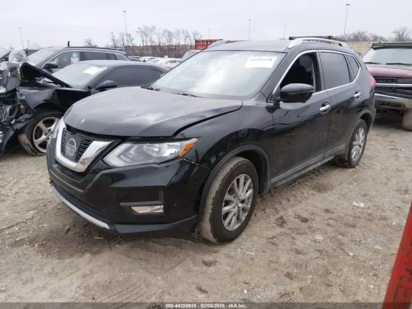KNMAT2MT0HP584737 2017 NISSAN ROGUE - Image 2