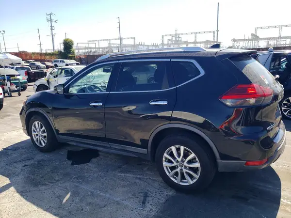 KNMAT2MT0HP588299 2017 NISSAN ROGUE - Image 2