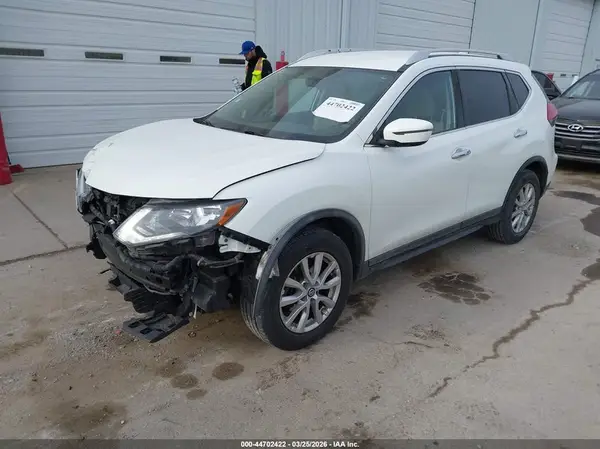 KNMAT2MT0HP589436 2017 NISSAN ROGUE - Image 2