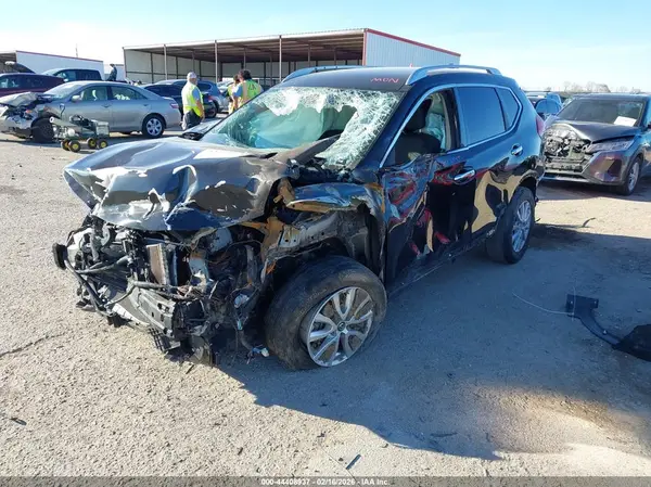 KNMAT2MT0HP593924 2017 NISSAN ROGUE - Image 2