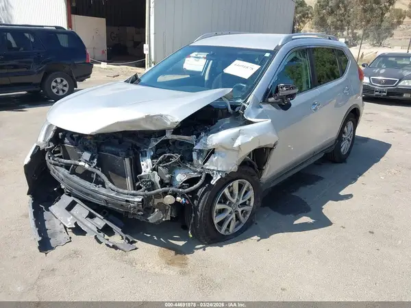 KNMAT2MT0HP601861 2017 NISSAN ROGUE - Image 2