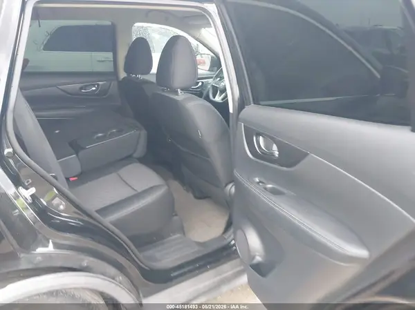 KNMAT2MT0HP606784 2017 NISSAN ROGUE - Image 8