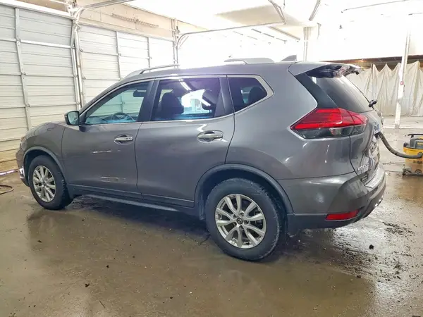 KNMAT2MT0HP613105 2017 NISSAN ROGUE - Image 2