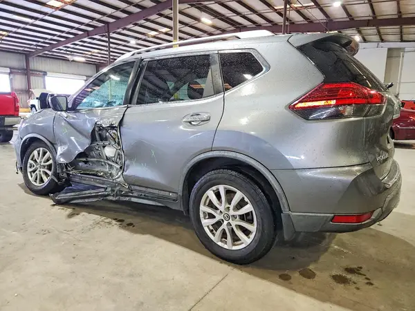 KNMAT2MT0HP613377 2017 NISSAN ROGUE - Image 2