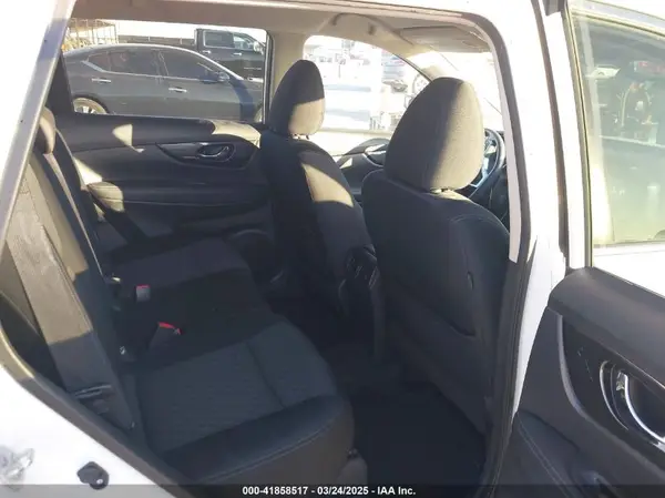 KNMAT2MT0HP616117 2017 NISSAN ROGUE - Image 8