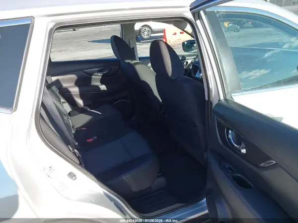 KNMAT2MT0JP500664 2018 NISSAN ROGUE - Image 8