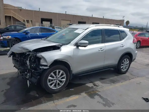 KNMAT2MT0JP515715 2018 NISSAN ROGUE - Image 2