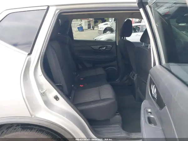 KNMAT2MT0JP515715 2018 NISSAN ROGUE - Image 8