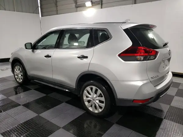 KNMAT2MT0JP519358 2018 NISSAN ROGUE - Image 2