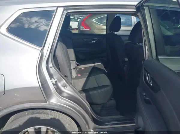 KNMAT2MT0JP549749 2018 NISSAN ROGUE - Image 8