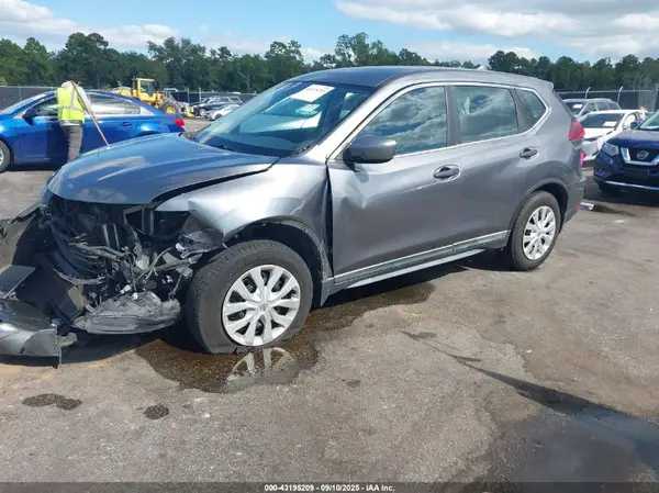 KNMAT2MT0JP557074 2018 NISSAN ROGUE - Image 2